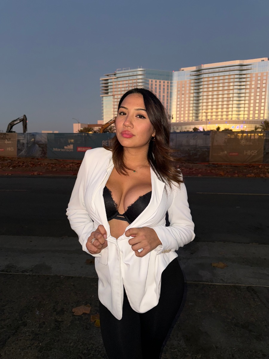 Take a pause and enjoy Ali Cruz — streaming from Feira di Santana