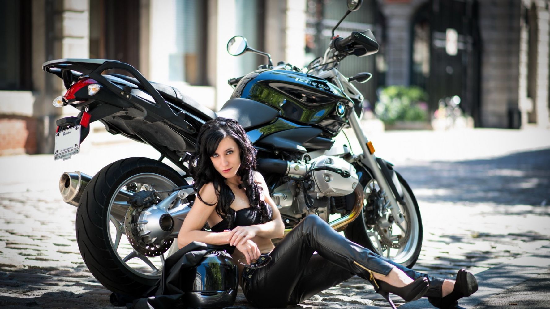 European women on bikes in Feira di Santana