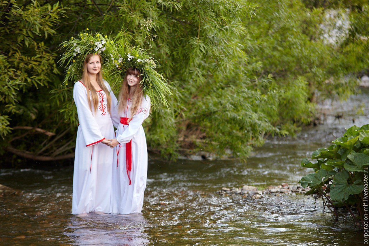 Women in Slavic costumes in Feira di Santana